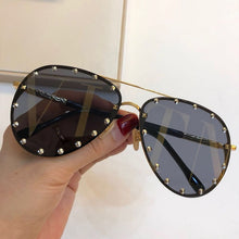 Load image into Gallery viewer, 2019 Fashion Female Rivet Shades