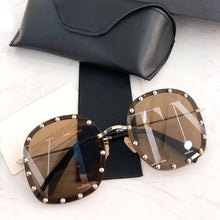 Load image into Gallery viewer, Oversized Round frame Rivet Shades Sunglasses